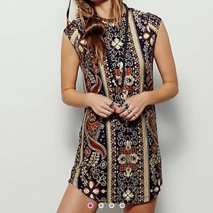 NWT Novella Royale Goldie Dress